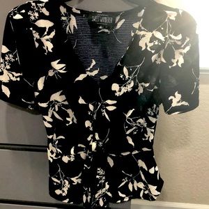 New womens shirt color black and white super cute size medium
